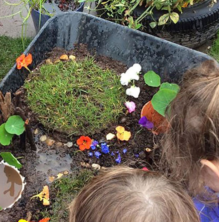 messy play lauriston nursery